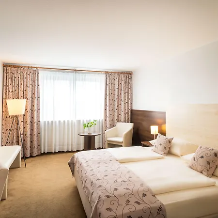 Отель Qu Hotel, Trademark Collection By Wyndham Аугсбург