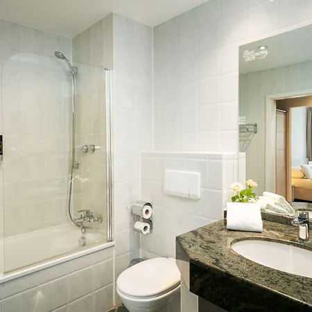 Отель Qu Hotel, Trademark Collection By Wyndham