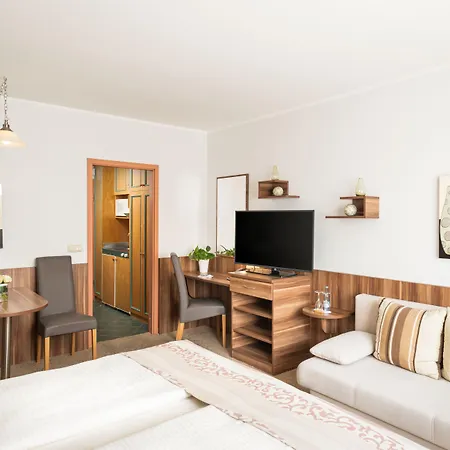 Отель Qu Hotel, Trademark Collection By Wyndham 4*