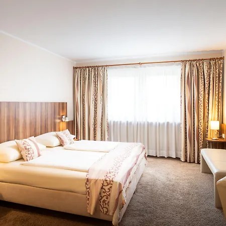 Отель Qu Hotel, Trademark Collection By Wyndham 4*