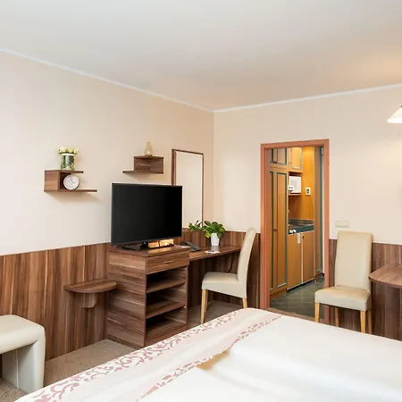 Отель Qu Hotel, Trademark Collection By Wyndham 4*
