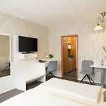 Qu Hotel, Trademark Collection By Wyndham Aψβούργη