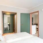 Qu Hotel, Trademark Collection By Wyndham 4*