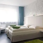 Qu Hotel, Trademark Collection By Wyndham Aψβούργη