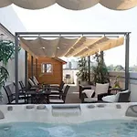 Qu Hotel, Trademark Collection By Wyndham Hotel 4*
