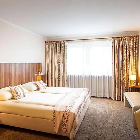 Hotel Qu Hotel, Trademark Collection By Wyndham 4*
