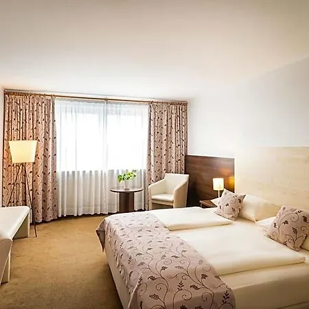 Qu Hotel, Trademark Collection By Wyndham Hotel 4*