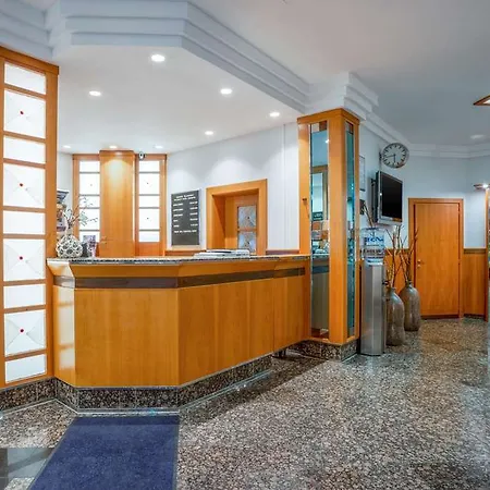 Qu Hotel 4*