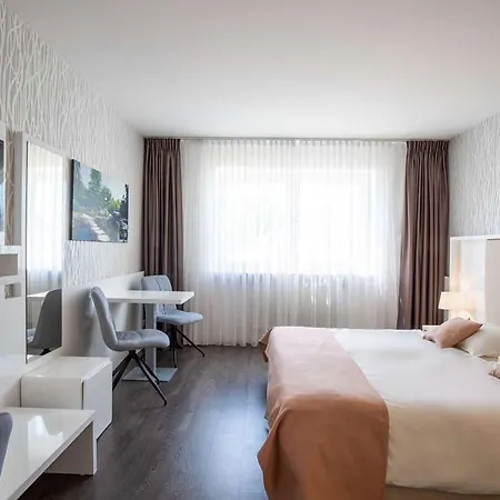 Qu Hotel 4*