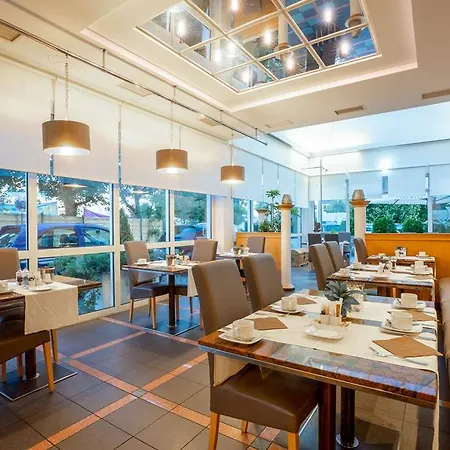Qu Hotel 4*